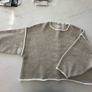 POL crewneck light green sweater. Size m